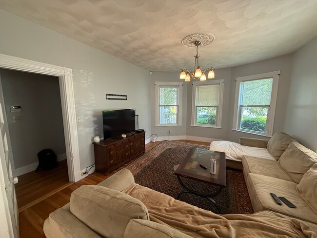 14 Marlboro St, Unit 1 in Belmont, MA - Foto de edificio - Building Photo