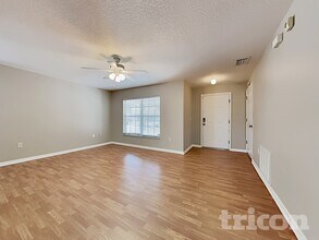 10211 Summerview Cir in Riverview, FL - Foto de edificio - Building Photo