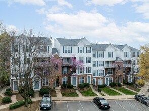 Gates of Fair Lakes in Fairfax, VA - Building Photo - Building Photo