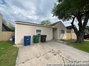 4018 Sunrise Creek Dr in San Antonio, TX - Building Photo