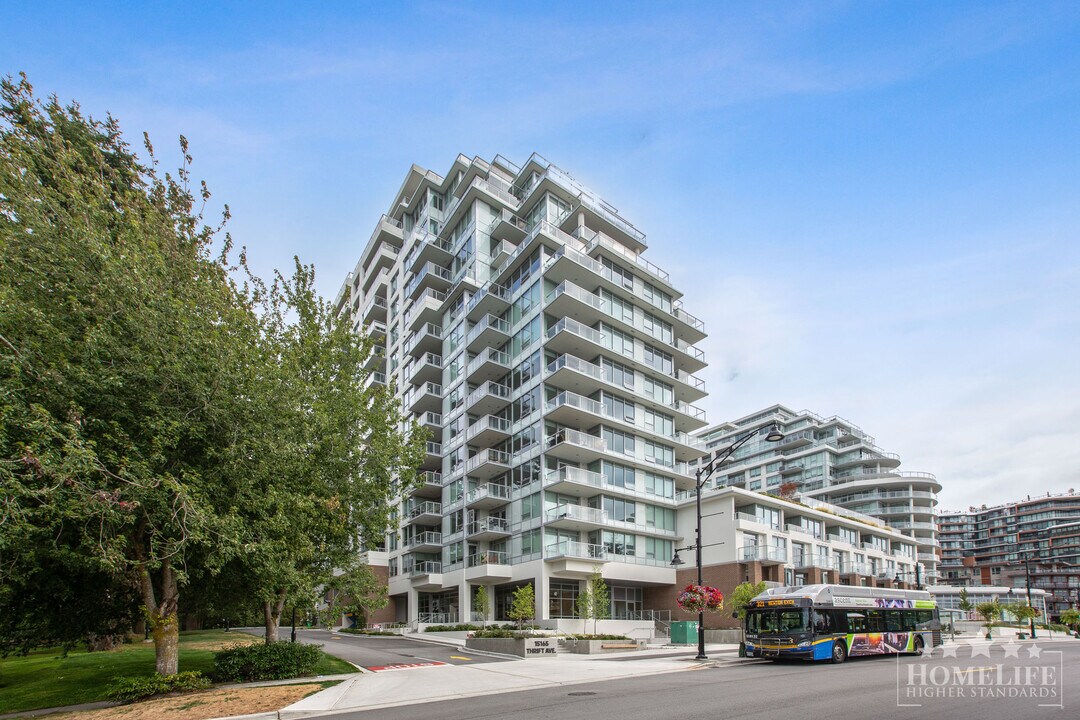 15165 Thrift Ave in White Rock, BC - Building Photo