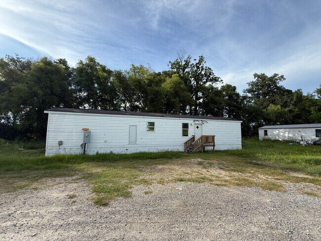 76370 S P Dump Rd E in Grosse Tete, LA - Building Photo - Building Photo