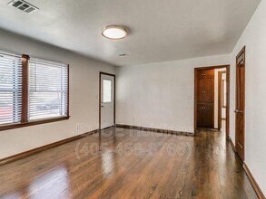 204 E Douglas Dr in Midwest City, OK - Building Photo - Building Photo