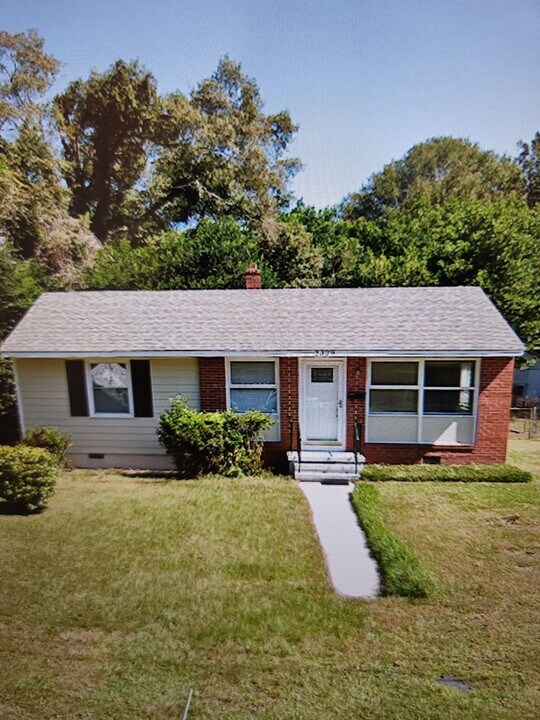 2329 Monroe St in Wilmington, NC - Building Photo