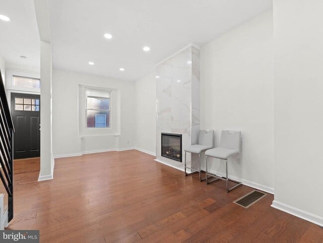 2443 Nicholas St in Philadelphia, PA - Building Photo - Building Photo