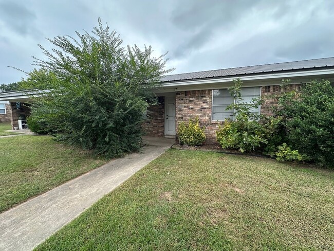 property at 405 N Inglewood Ave