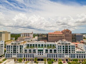 Giralda Place Residences in Coral Gables, FL - Foto de edificio - Building Photo