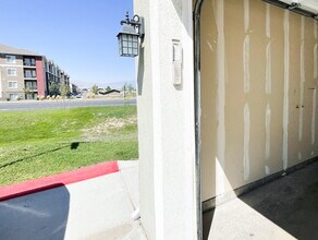 631 E 380 N, Unit Master Bedroom in Vineyard, UT - Foto de edificio - Building Photo