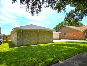 17223 Artwood Ln in Missouri City, TX - Foto de edificio - Building Photo