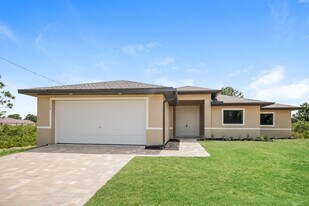 1116 Bainbridge St E in Lehigh Acres, FL - Building Photo