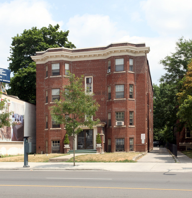 2779 Yonge St in Toronto, ON - Building Photo - Building Photo