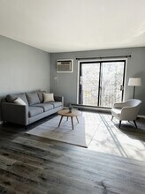 190 S Waters Edge Dr in Glendale Heights, IL - Building Photo - Building Photo