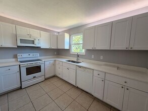 1125 Southwinds Dr in Port Orange, FL - Building Photo - Building Photo