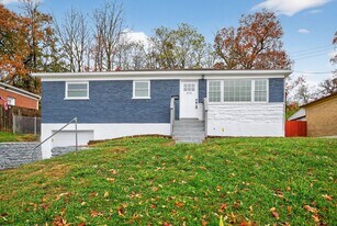 5737 Kroegermount Dr in Cincinnati, OH - Building Photo