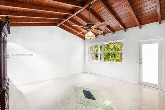 3018 Coconut Grove Dr in Coral Gables, FL - Foto de edificio - Building Photo