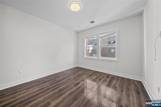 313 Woodland Pl in Leonia, NJ - Building Photo - Building Photo