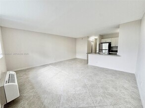 2401 Riverside Dr in Coral Springs, FL - Building Photo - Building Photo