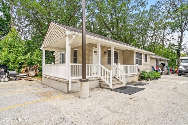 1965 NJ-35 in Sayreville, NJ - Building Photo - Building Photo