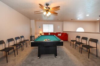 10102 White Oak Trail Ln in Houston, TX - Foto de edificio - Building Photo