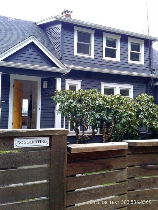 4322 SW Hamilton Terrace in Portland, OR - Building Photo