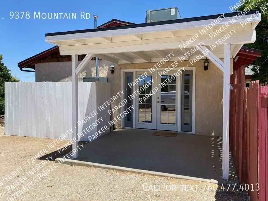 9378 Mountain Rd in Pinon Hills, CA - Building Photo