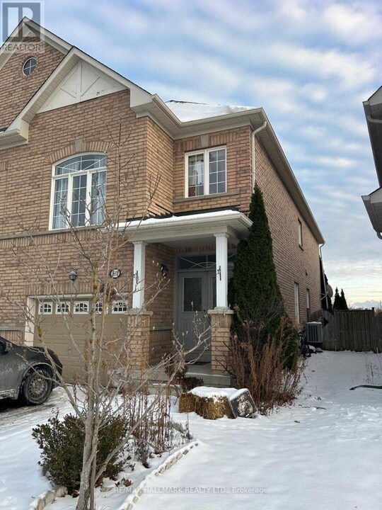 531 Reeves Way Blvd in Whitchurch-Stouffville, ON - Building Photo