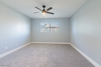 5745 Foxlake Dr in North Fort Myers, FL - Foto de edificio - Building Photo