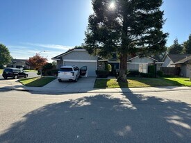 4450 Sturgeon Rd in Stockton, CA - Building Photo