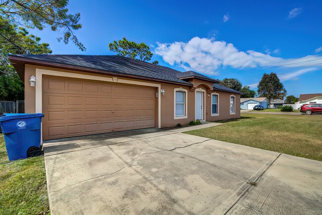 3059 Magellan Ave in Spring Hill, FL - Building Photo - Building Photo