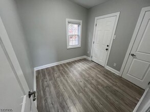 27 Emmet St in Belleville, NJ - Foto de edificio - Building Photo