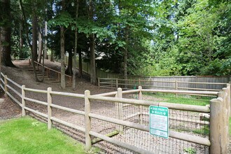 Alderwood Park in Lynnwood, WA - Foto de edificio - Building Photo