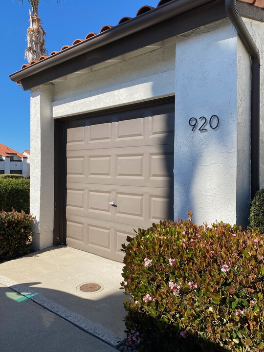 920 Fuchsia Ln in Carlsbad, CA - Foto de edificio