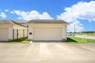 1323 Queens Rd in Pasadena, TX - Building Photo - Building Photo