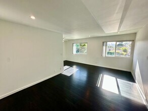 IW in Los Angeles, CA - Foto de edificio - Building Photo