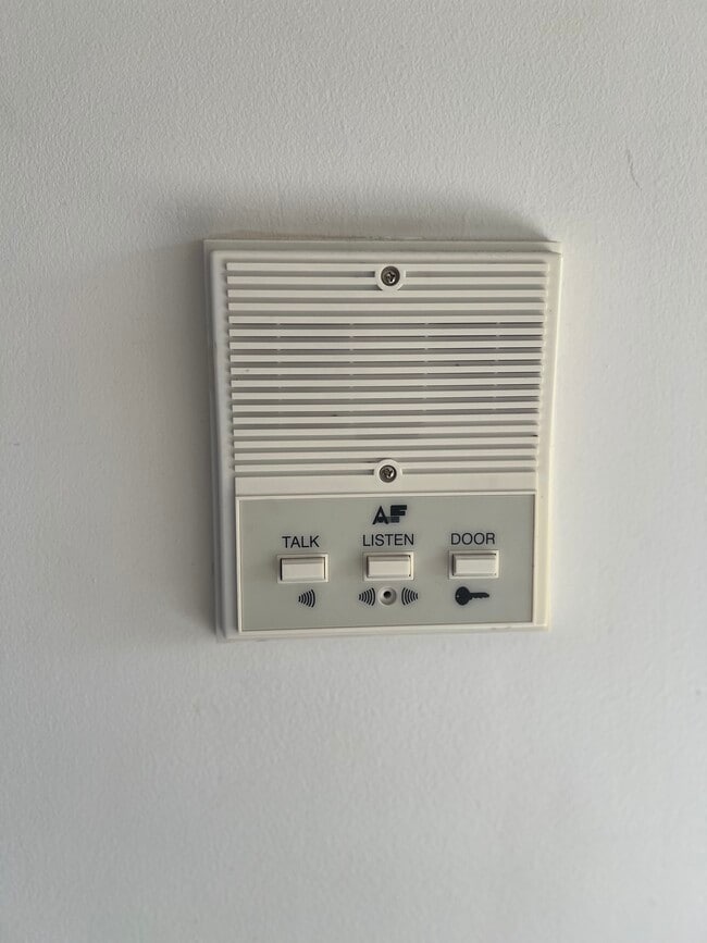 1155 N Indiana St, Unit B in Griffith, IN - Foto de edificio - Building Photo