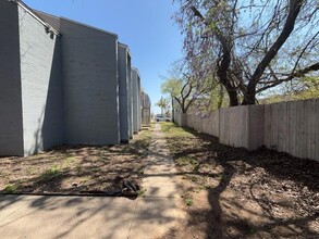 219 Fry St, Unit 11 in Denton, TX - Building Photo - Building Photo