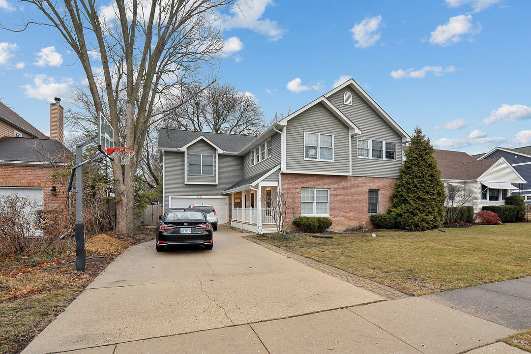 2236 Center Ave in Northbrook, IL - Building Photo