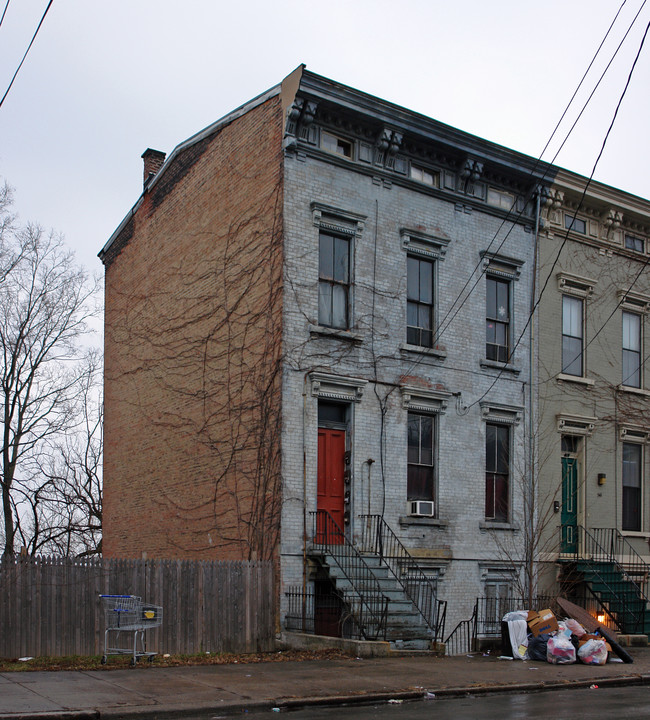 539 W McMicken Ave in Cincinnati, OH - Building Photo