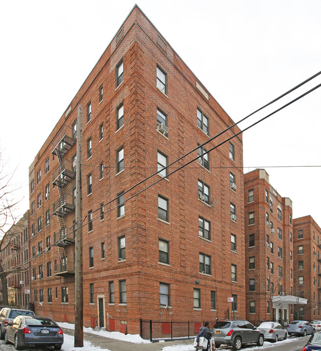 667 E 34th St in Brooklyn, NY - Building Photo