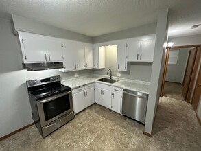 1921 103rd Ave NW, Unit 1 in Coon Rapids, MN - Building Photo - Building Photo