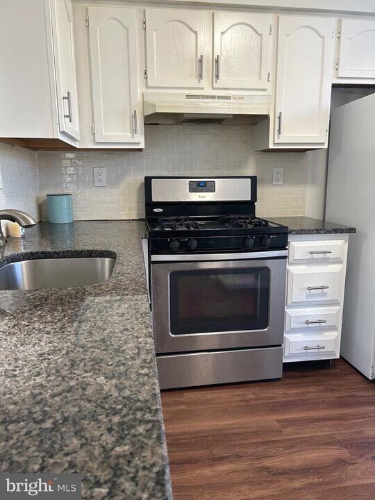 704B Trescott Pl in Mount Laurel, NJ - Building Photo