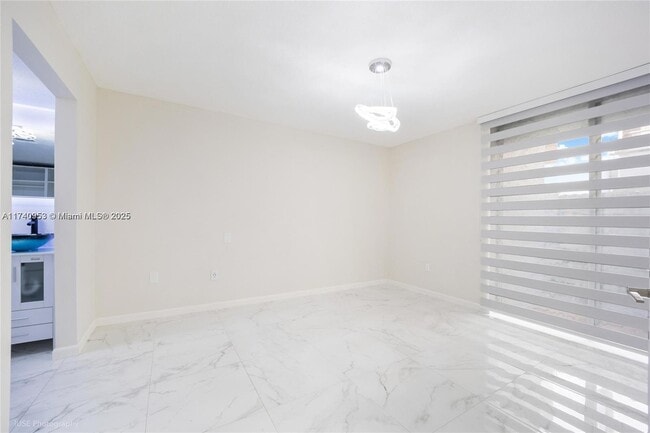 10000 NW 80th Ct, Unit 2101 in Hialeah Gardens, FL - Building Photo - Building Photo