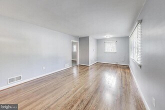 2927 N Sycamore St in Arlington, VA - Building Photo - Building Photo
