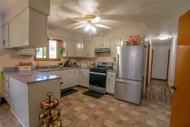 409 Milan Ave in Endicott, NY - Building Photo - Building Photo