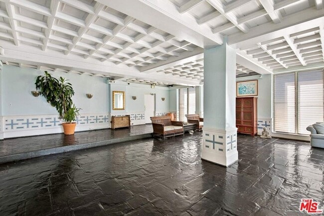 634 S Gramercy Pl in Los Angeles, CA - Building Photo - Building Photo