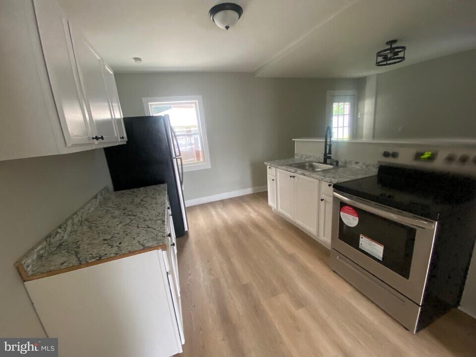 623 New York St in Dunmore, PA - Building Photo