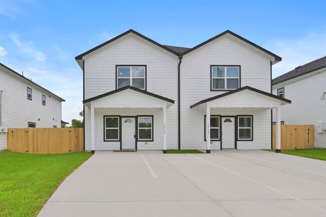 2613 Randolph Rd in Pasadena, TX - Building Photo - Building Photo