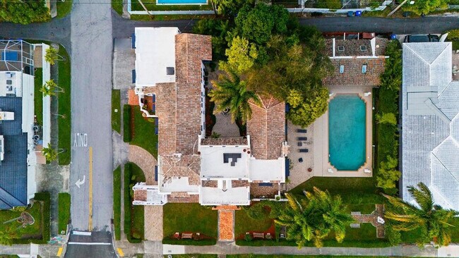 1055 Hollywood Blvd in Hollywood, FL - Building Photo - Building Photo