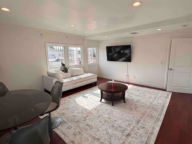 470 S Hamel Rd, Unit 1 in Los Angeles, CA - Building Photo - Building Photo