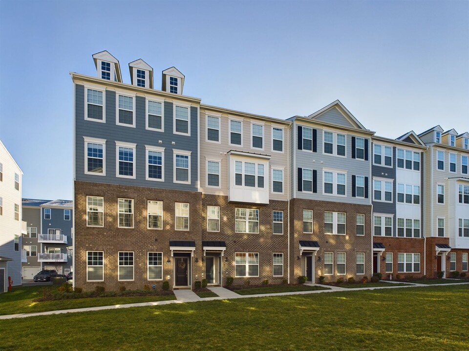 8121 Wistar Creek Mews in Henrico, VA - Building Photo